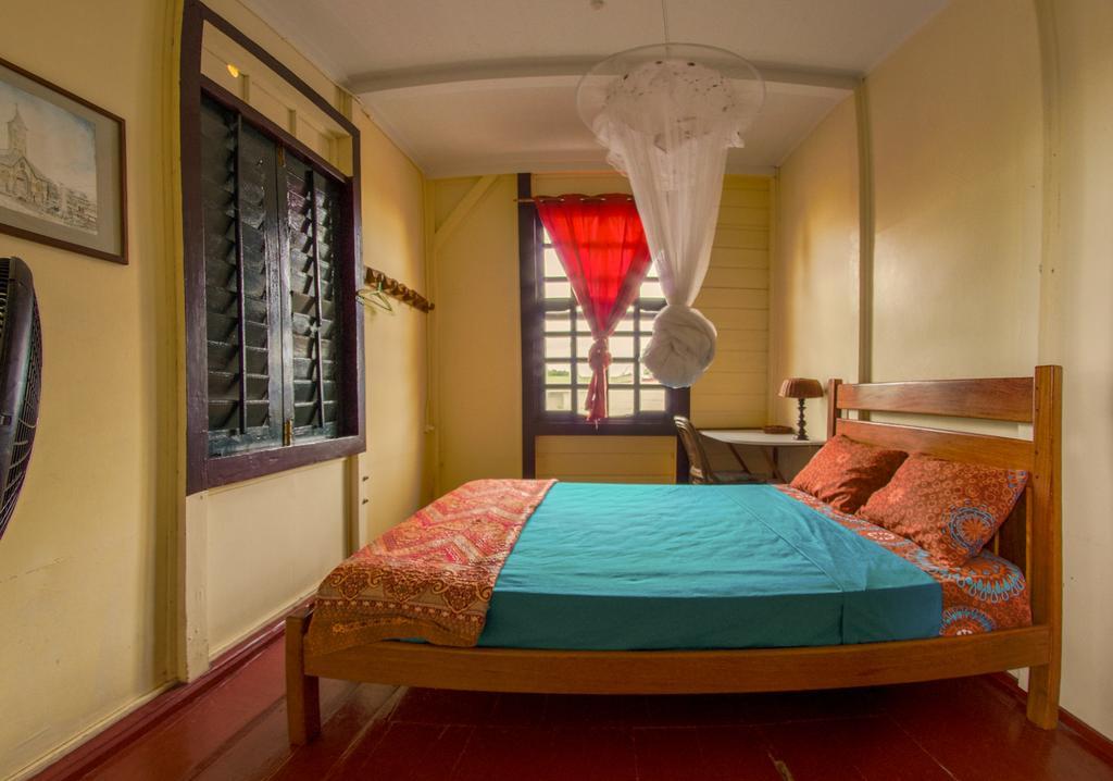 Guesthouse Un Pied-A-Terre Paramaribo Exterior photo