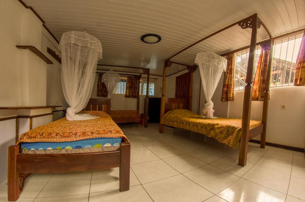 Guesthouse Un Pied-A-Terre Paramaribo Exterior photo