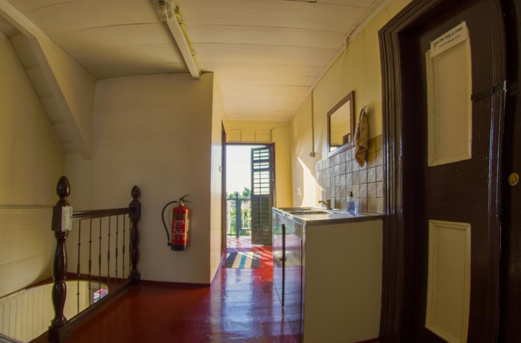 Guesthouse Un Pied-A-Terre Paramaribo Exterior photo